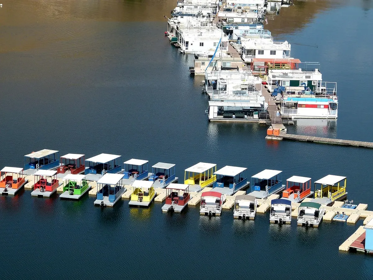 Marina Berth vs Swing Mooring: Costs, Convenience and Cruising Trade-offs